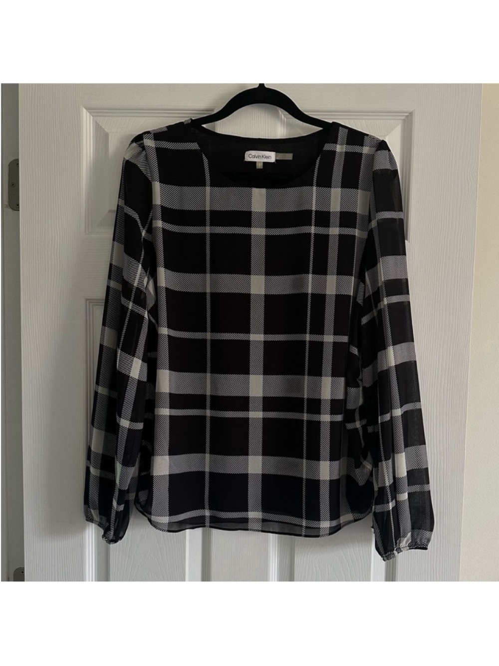 Size L Calvin Klein Women’s Black White Plaid Ruched Sleeve Blouse Top - Picture 2 of 6